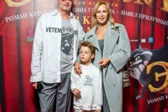 Олеся Судзиловская с мужем и сыном